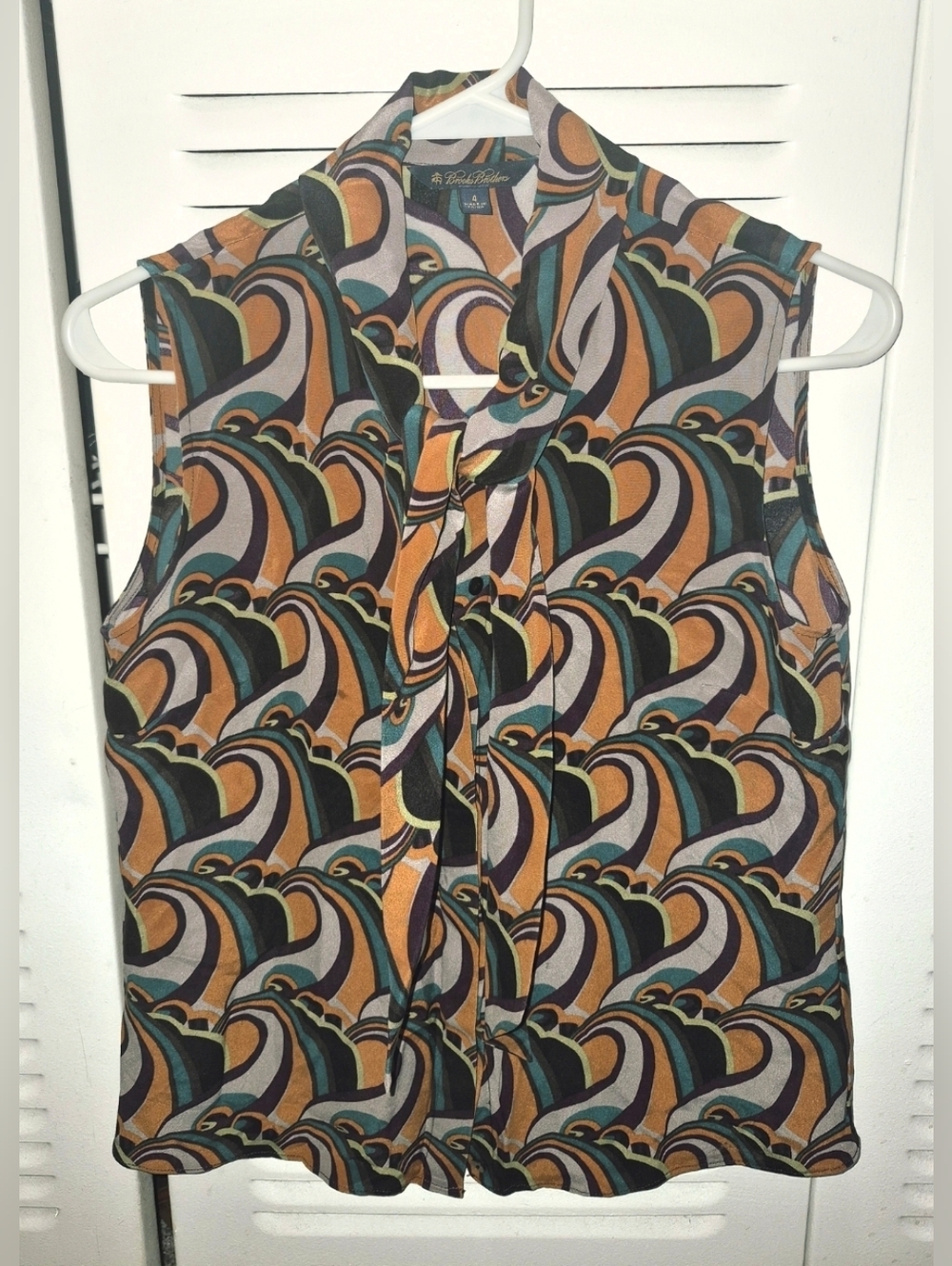 Sleeveless Tie-Neck Printed Blouse in Black & Brown